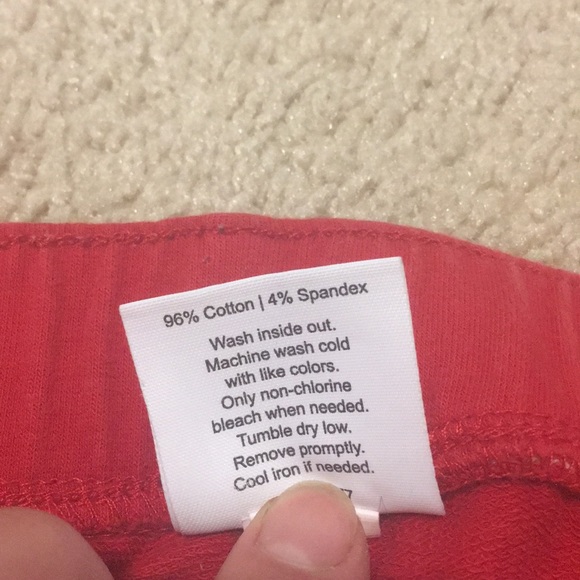 🌈🌺Cute red shorts! 🥰🌺 - Picture 4 of 5